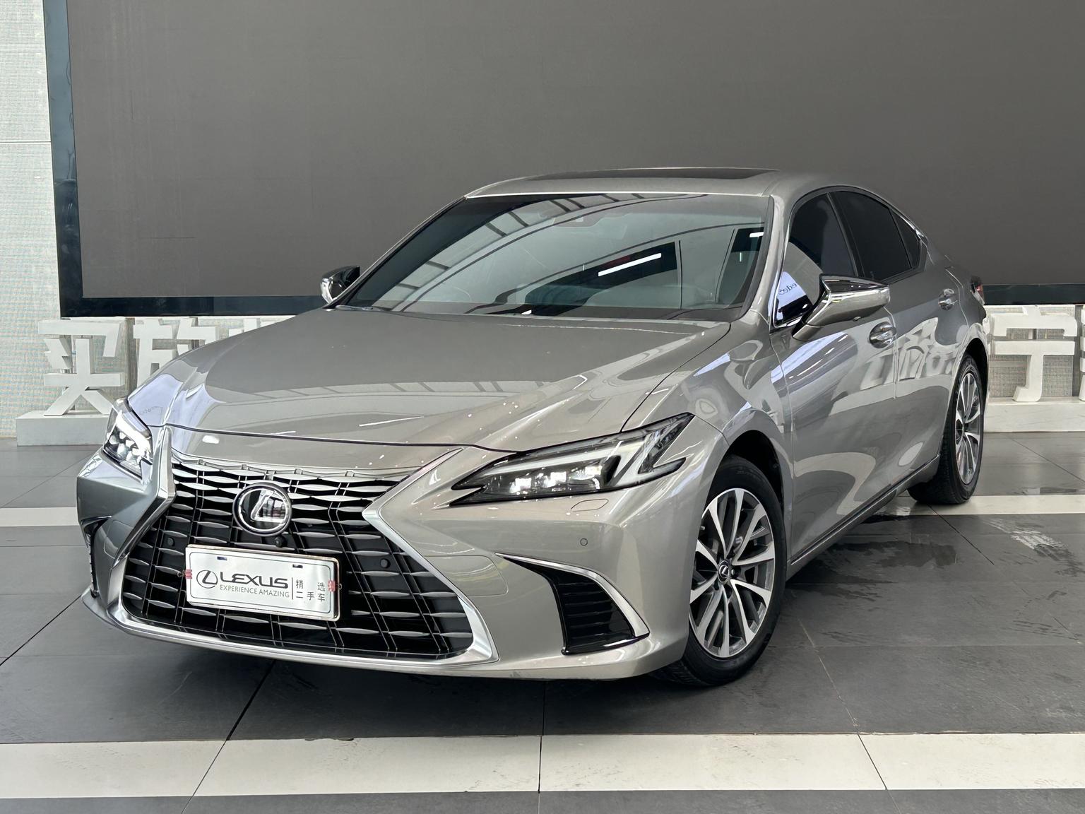 Lexus ES 300h Supreme (2.5L) 2025