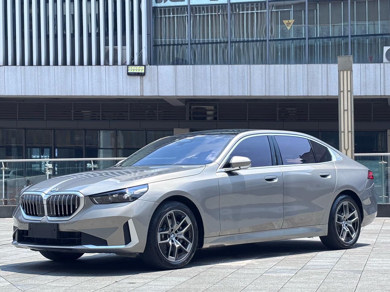 BMW 5 Series Leading Luxury Package (2L) 2024