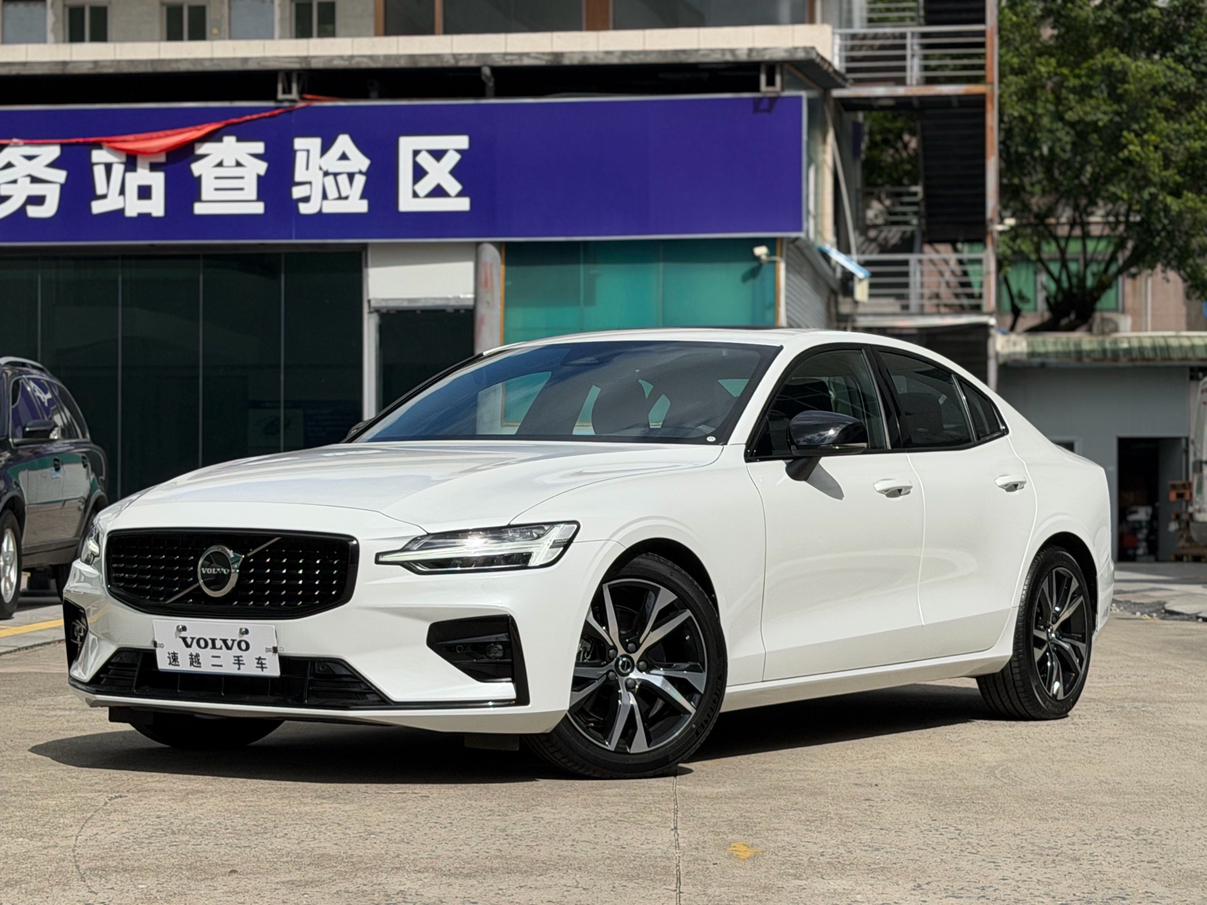 Volvo S60 Intelligent Premium Plus Sport (2L) 2024
