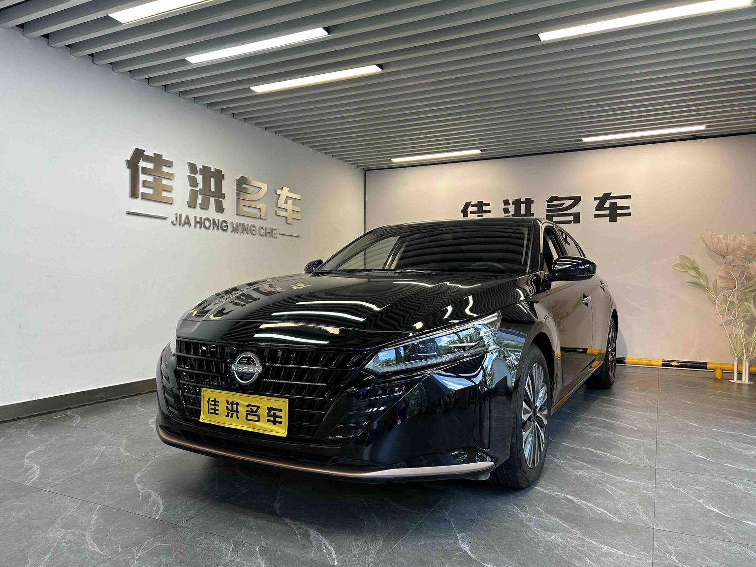 Nissan Altima 2.0L SV Black Gold 2025