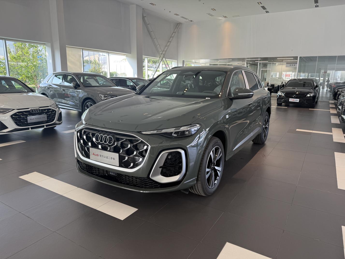 Audi Q5L Hybrid Luxury 2026