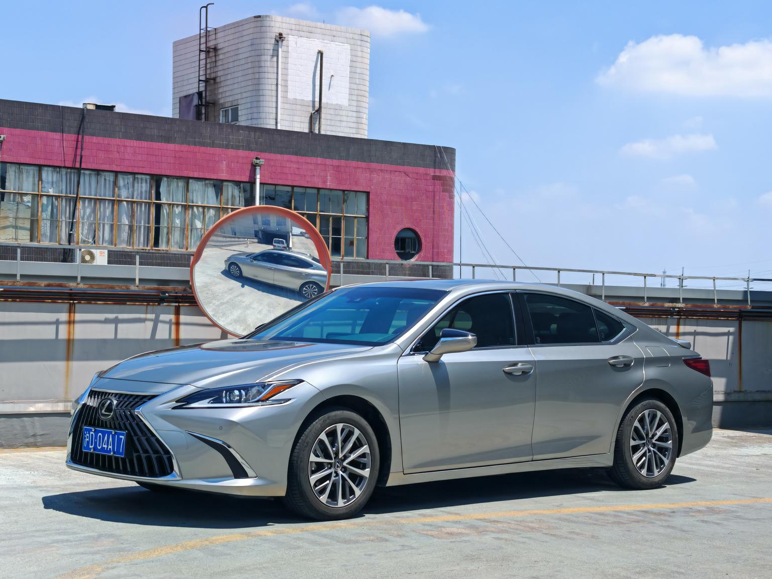 Lexus ES 300h Excellence (2.5L) 2025