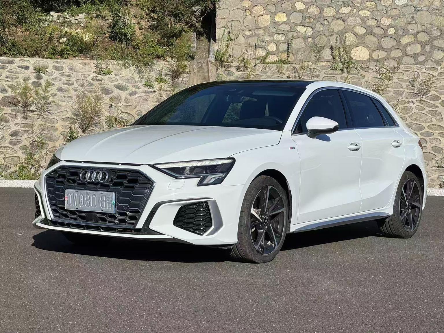 Audi A3 35 TFSI Elegant Fashion (1.4L) 2022