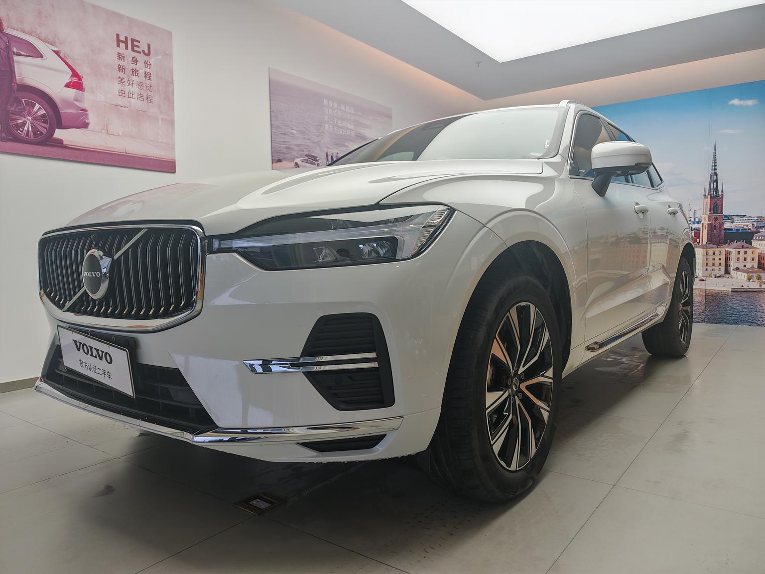 Volvo XC60 Intelligent Premium Luxury AWD (2L) 2025