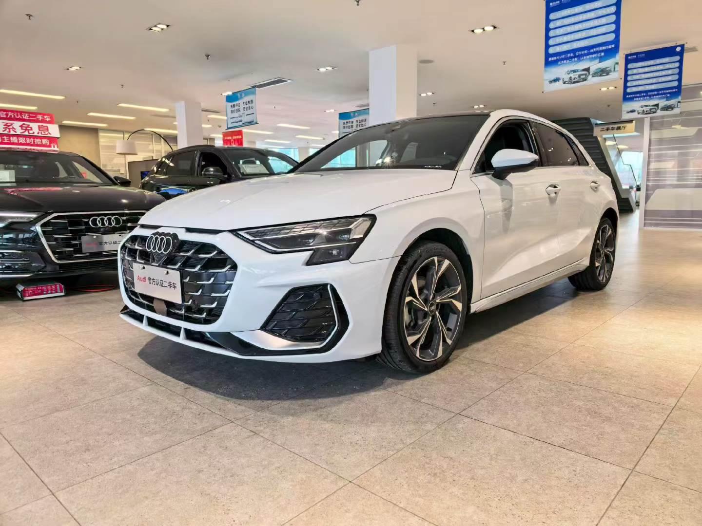 Audi A3 35 TFSI Flying Premium (1.5L) 2025