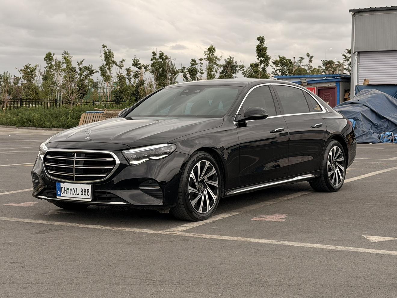 Mercedes Class-E Luxury Sedan (2L) 2024