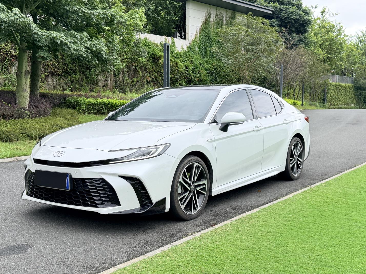Toyota Camry 2.0HS Sport 2024