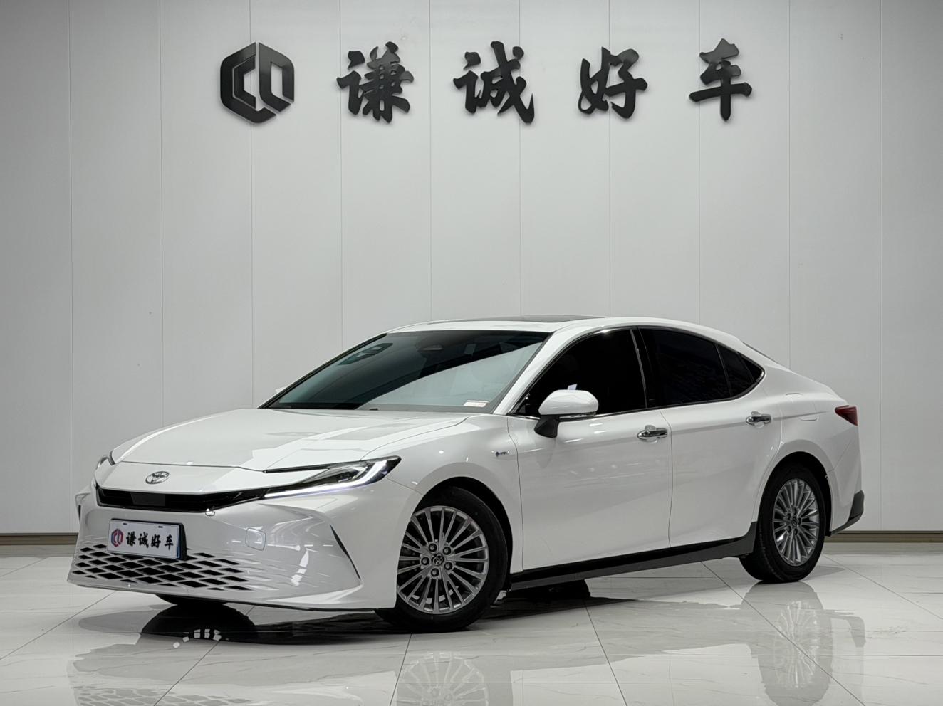 Toyota Camry 2.0HGVP Deluxe 2025