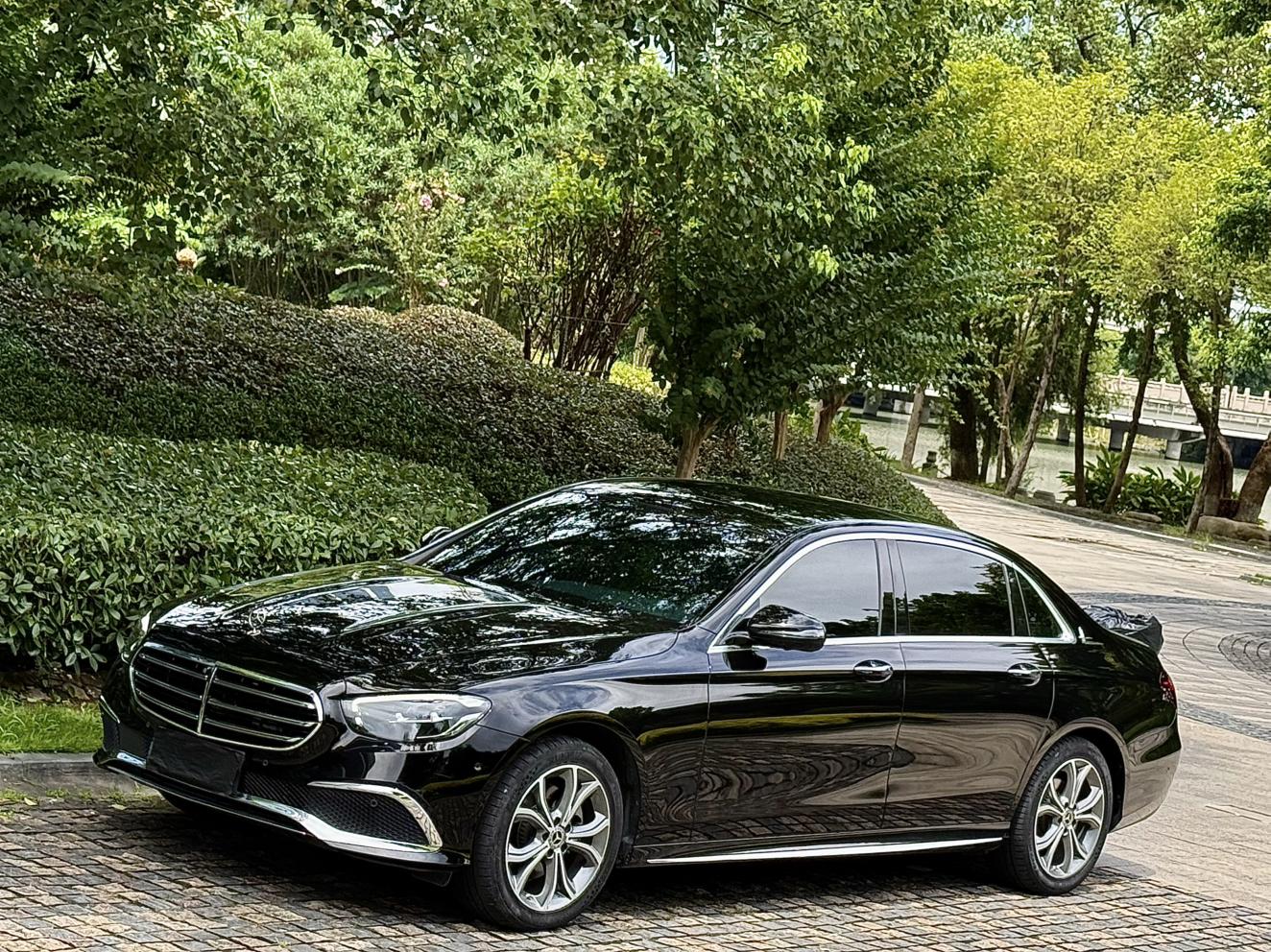 Mercedes Class-E E 300 L Luxury Sedan (2L) 2022