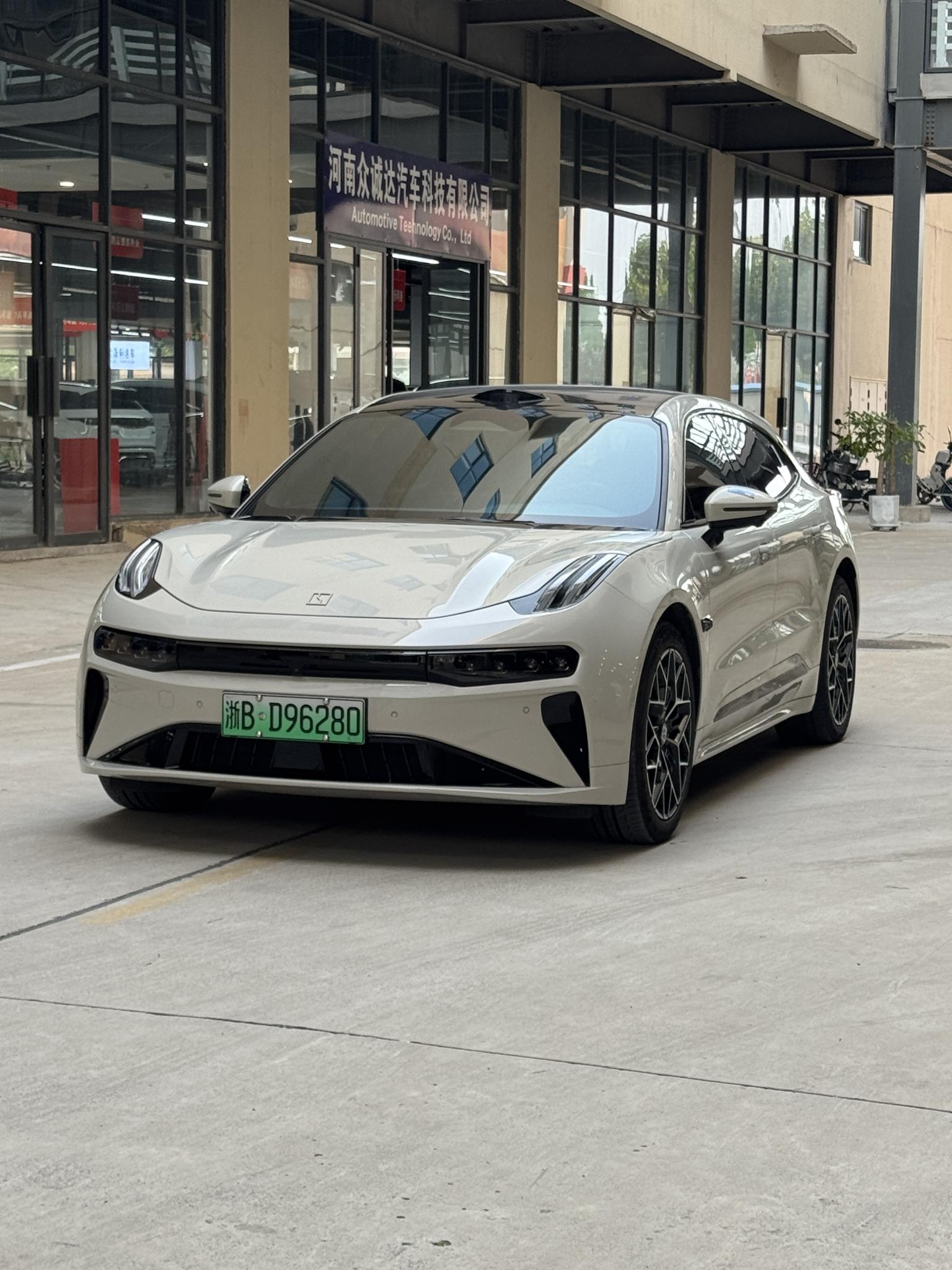 Zeekr 001 WE 95kWh AWD (1F92) 2025