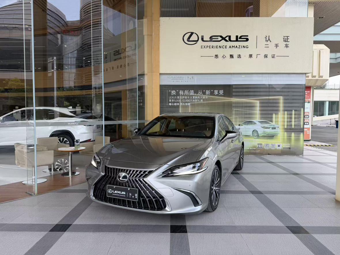 Lexus ES 300h Supreme (2.5L) 2024