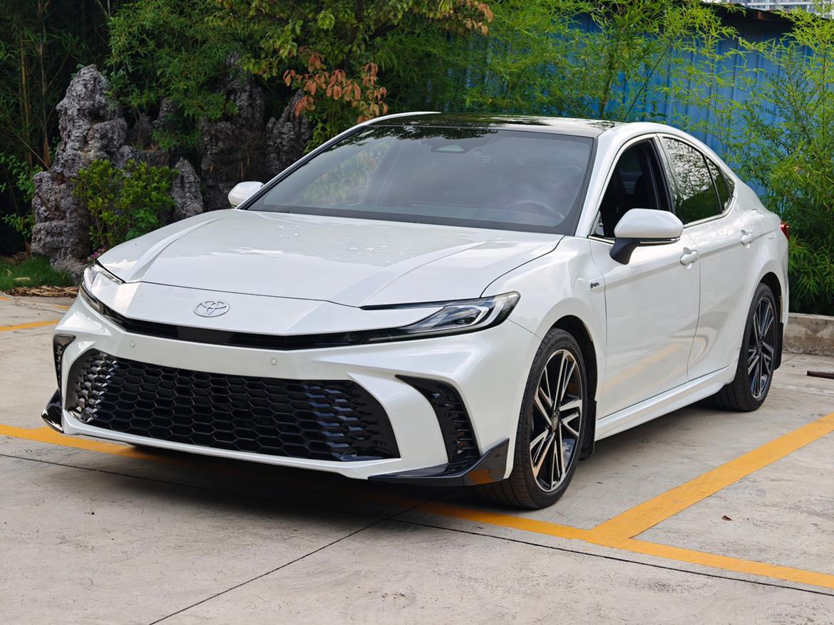 Toyota Camry 2.0HS Sport 2024