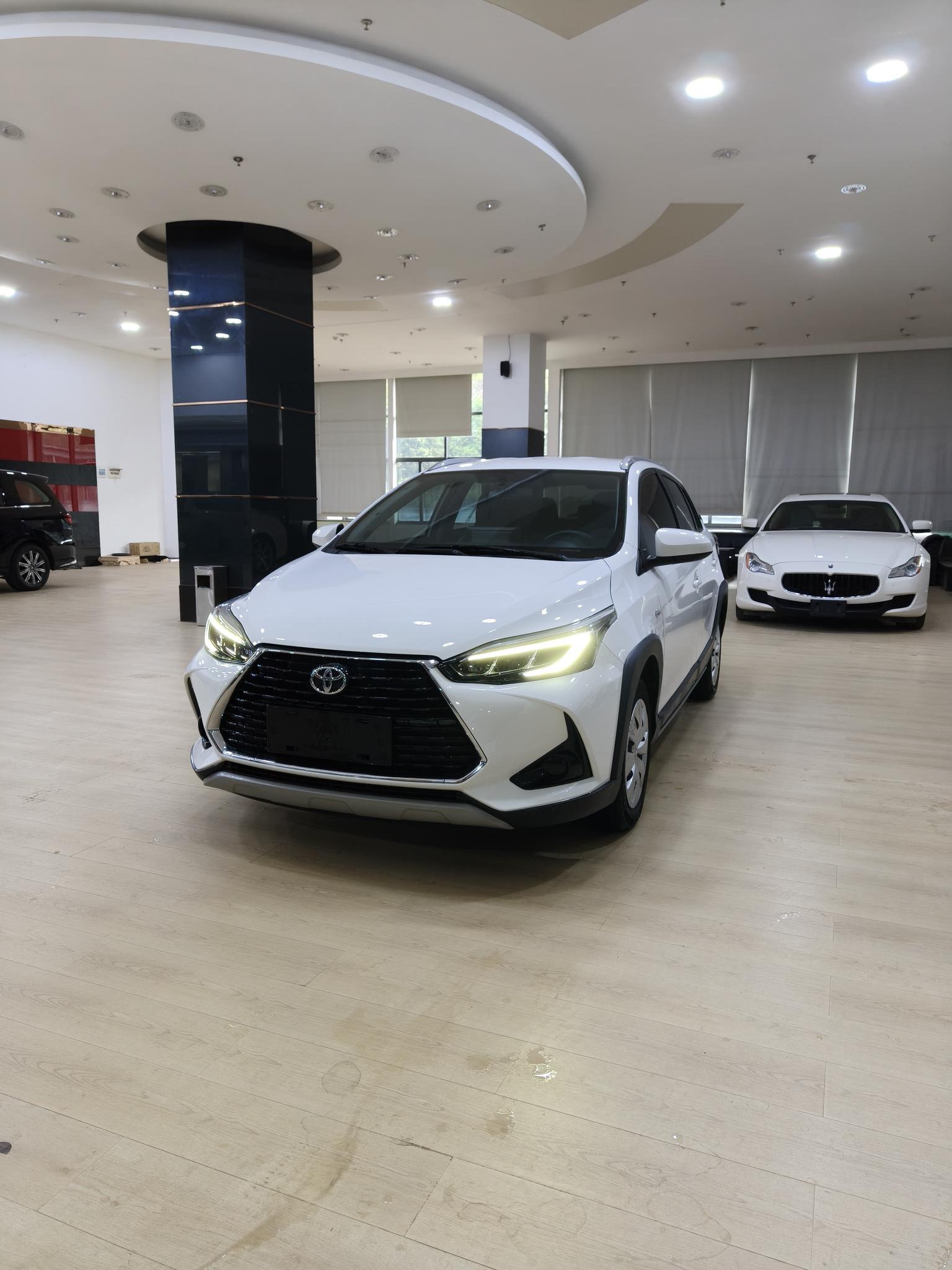 Toyota Yaris-L Leading 2022