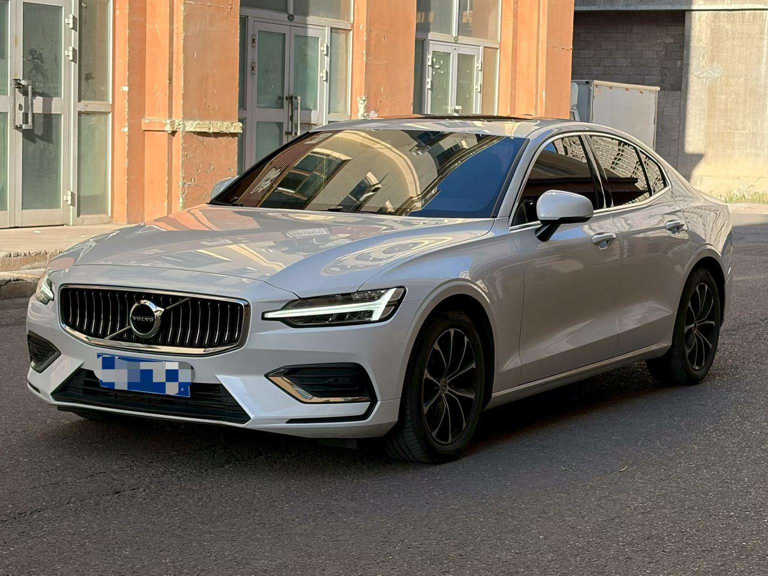 Volvo S60 T4 Intelligent Comfort Luxury (2L) 2021