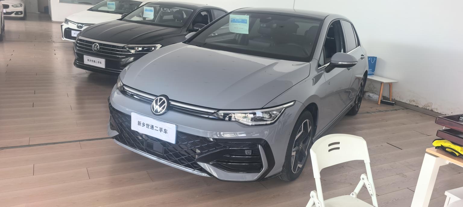 Volkswagen Golf 300TSI R-Line 2025
