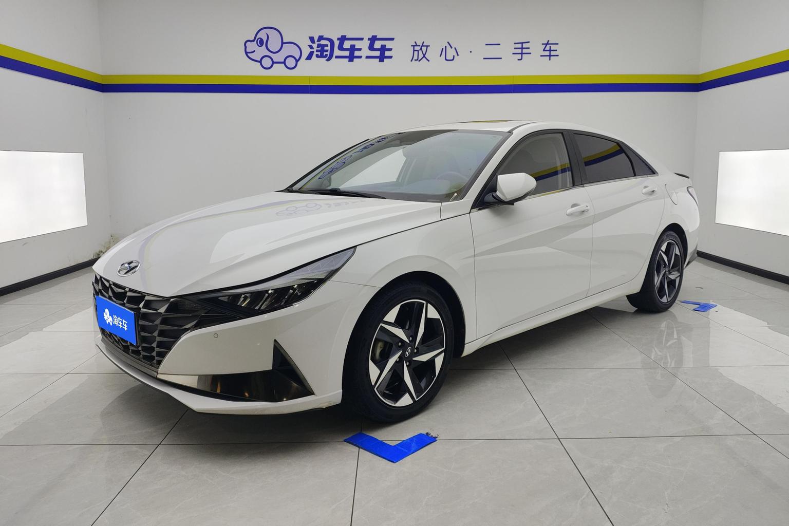Hyundai Elantra LUX Premium Edition (1.5L) 2020