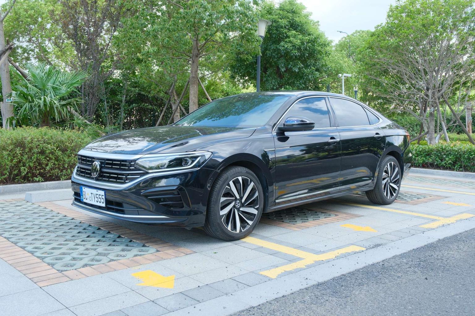 Volkswagen Passat Flagship 2022