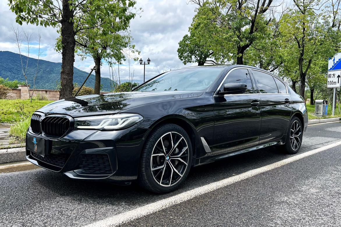 BMW 5 Series Deluxe M Sport Package (2L) 2022