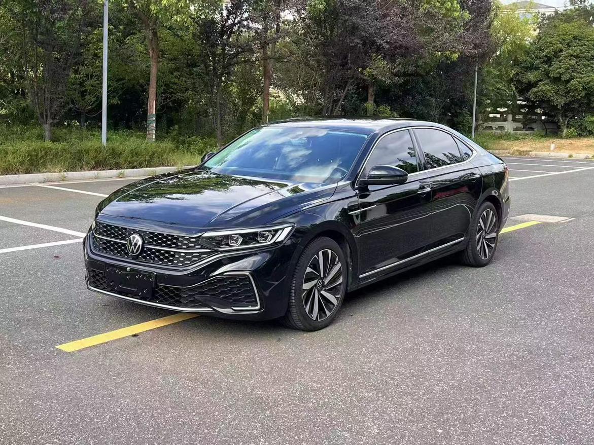 Volkswagen Passat 330TSI Stardust Luxury 2022