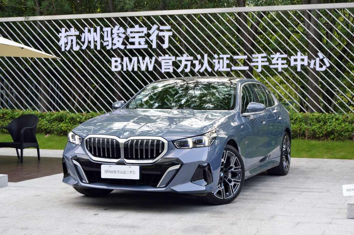 BMW 5 Series Deluxe M Sport Package (2L) 2025