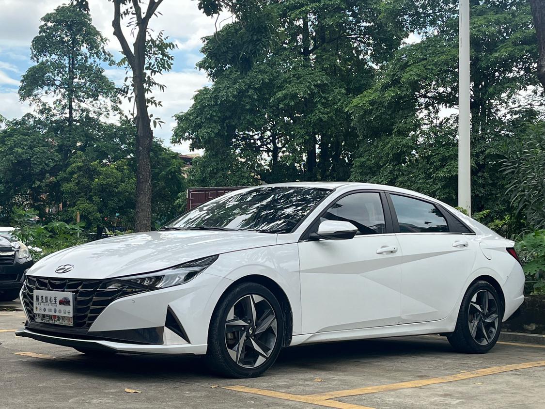 Hyundai Elantra LUX Premium Edition (1.5L) 2022