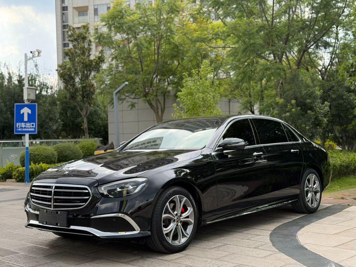 Mercedes Class-E E 300 L Luxury Sport Sedan (2L) 2023