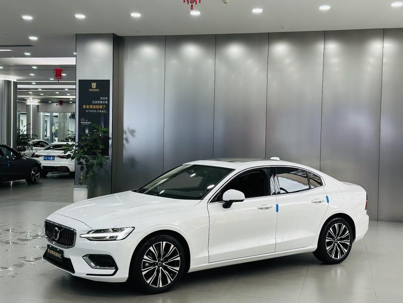 Volvo S60 Intelligent Premium Luxury (2L) 2023