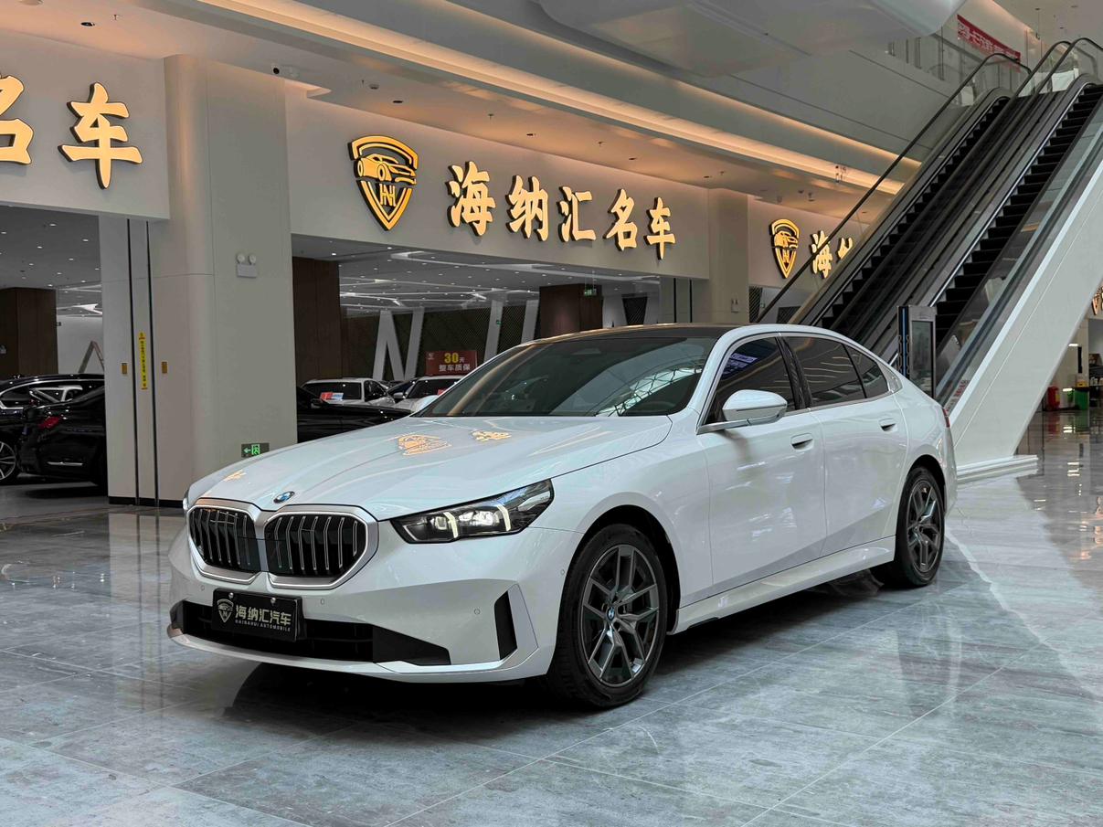 BMW 5 Series Leading Luxury Package (2L) 2024