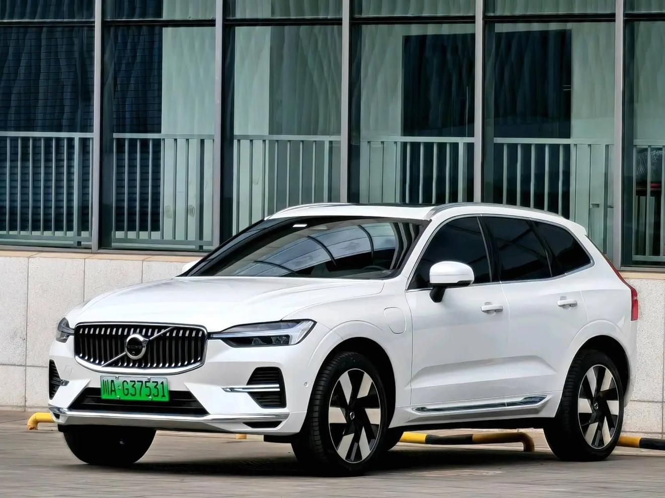 Volvo XC60-Phev T8 AWD Intelligent Plus Luxury Long Range Hybrid (2L) 2024