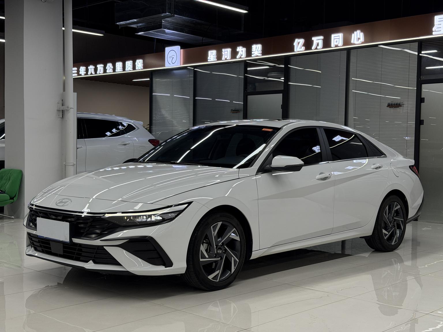 Hyundai Elantra LUX Premium Edition (1.5L) 2025
