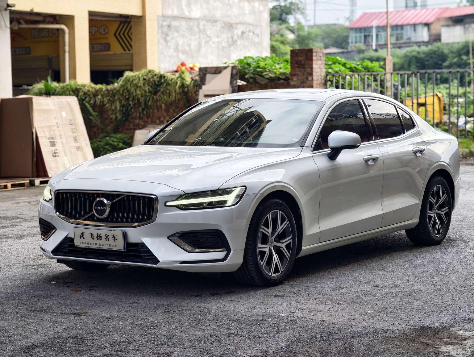 Volvo S60 Intelligent Comfort Luxury 2025