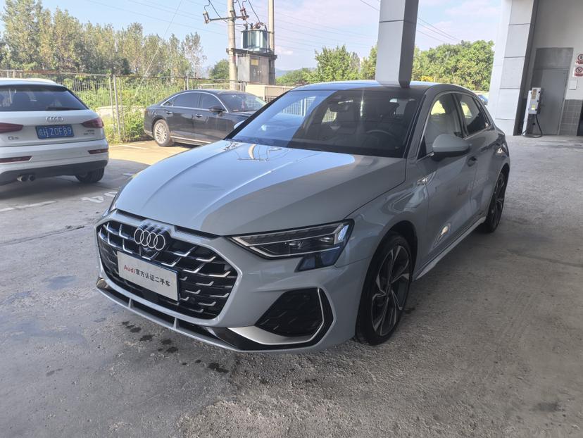 Audi A3 35 TFSI Flying Premium (1.5L) 2025