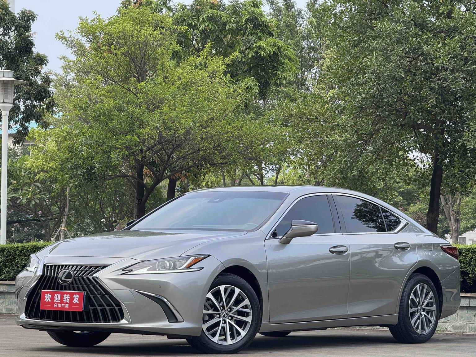 Lexus ES Excellent (2L) 2023