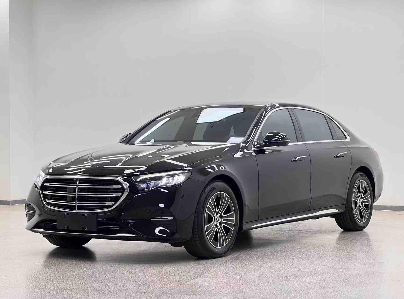 Mercedes Class-E E 260 L Classic 2026