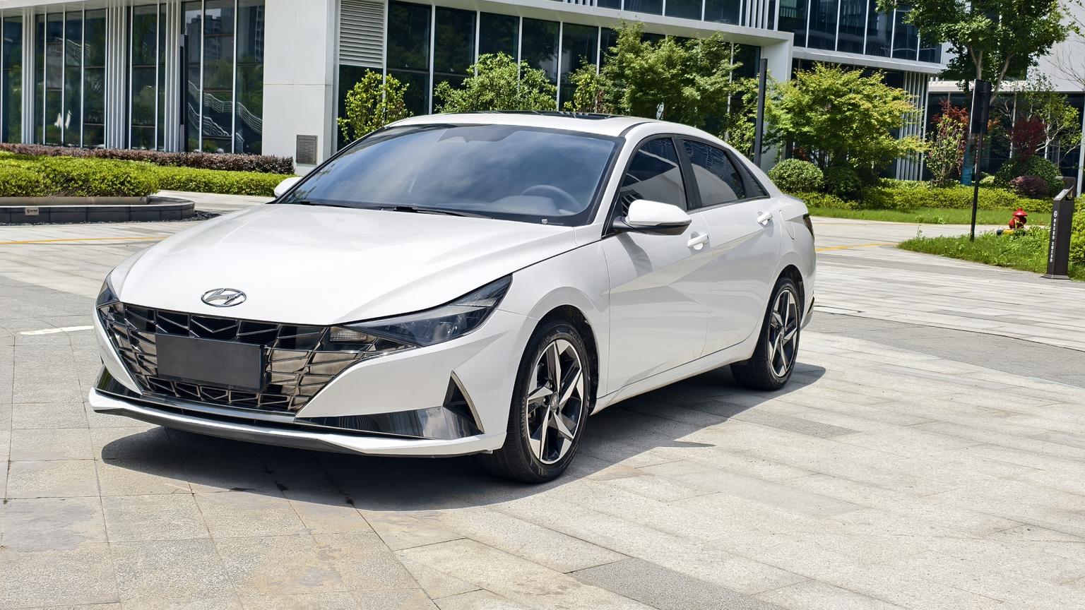 Hyundai Elantra LUX Premium (1.4L) 2021