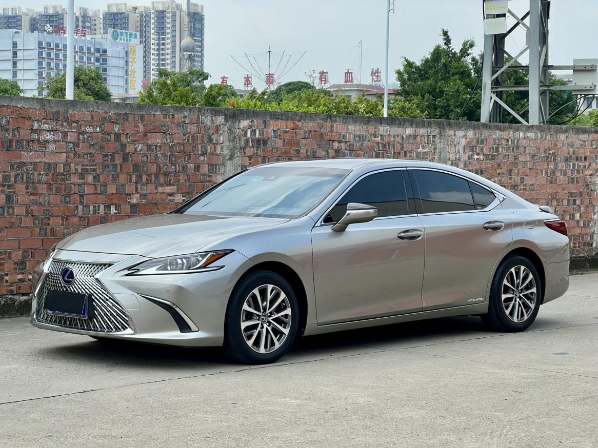 Lexus ES 300h Excellence (2.5L) 2022