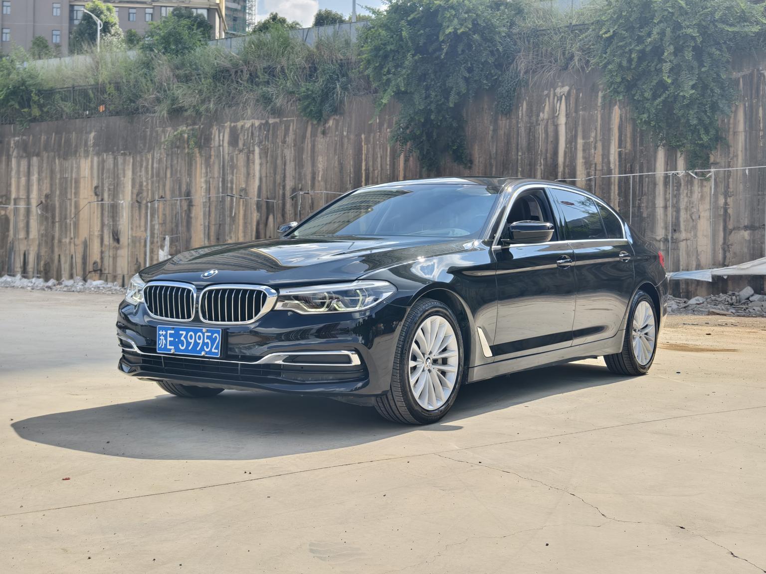 BMW 5 Series Deluxe Luxury Package (2L) 2020