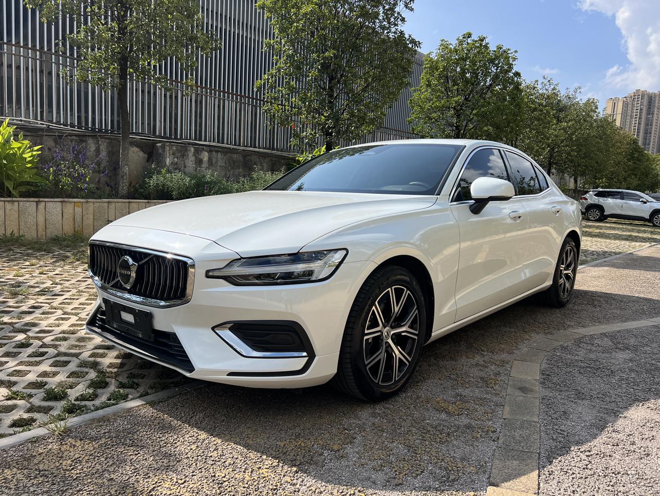 Volvo S60 Intelligent Comfort Luxury 2025