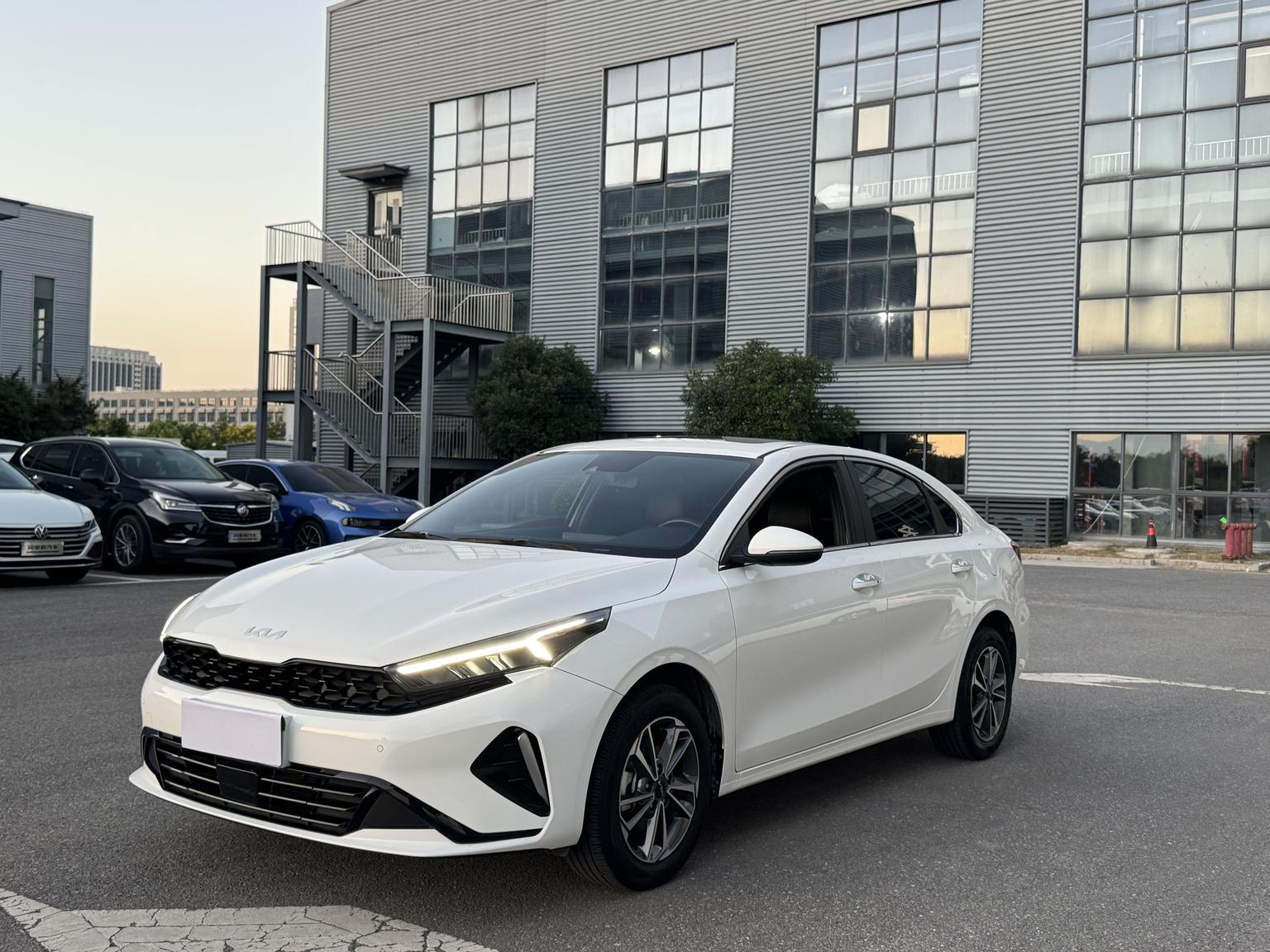 KIA K3 1.5L IVT Luxury Smart Enjoy 2024