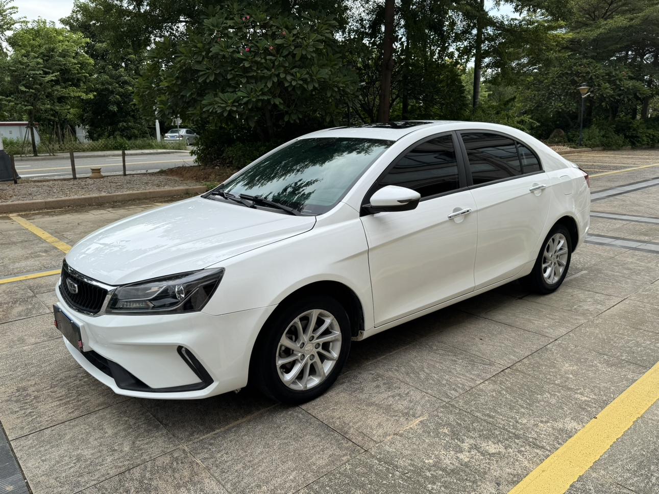 Geely Emgrand 1.5L CVT Luxury 2021