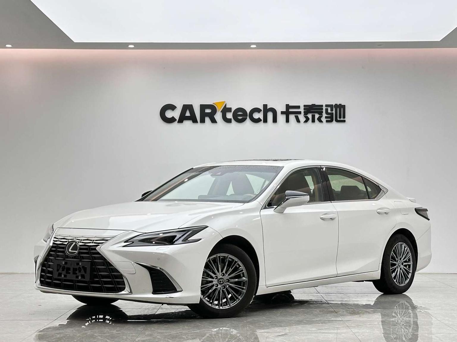 Lexus ES 300h Supreme (2.5L) 2025