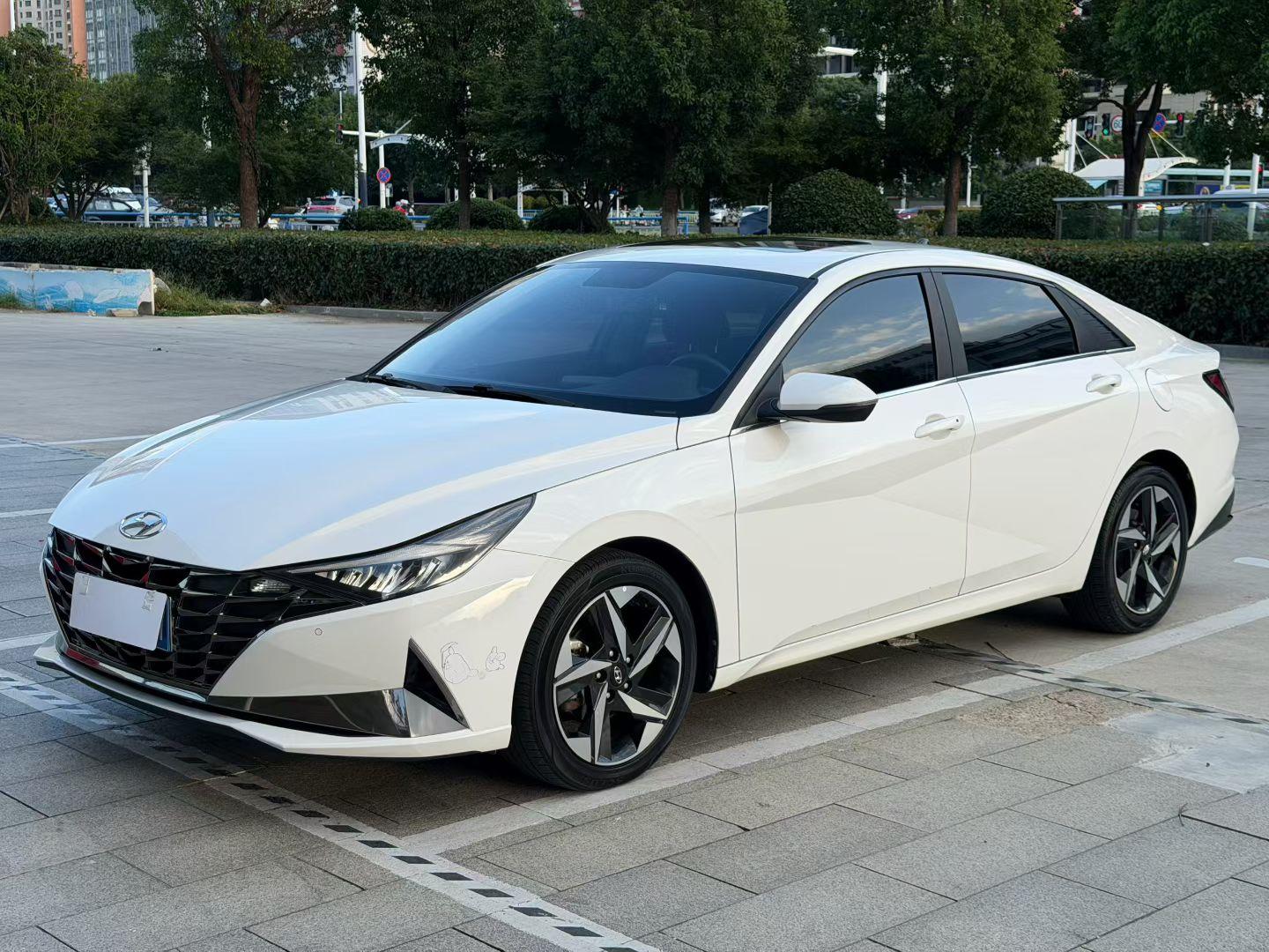 Hyundai Elantra LUX Black Knight Limited Edition 2023