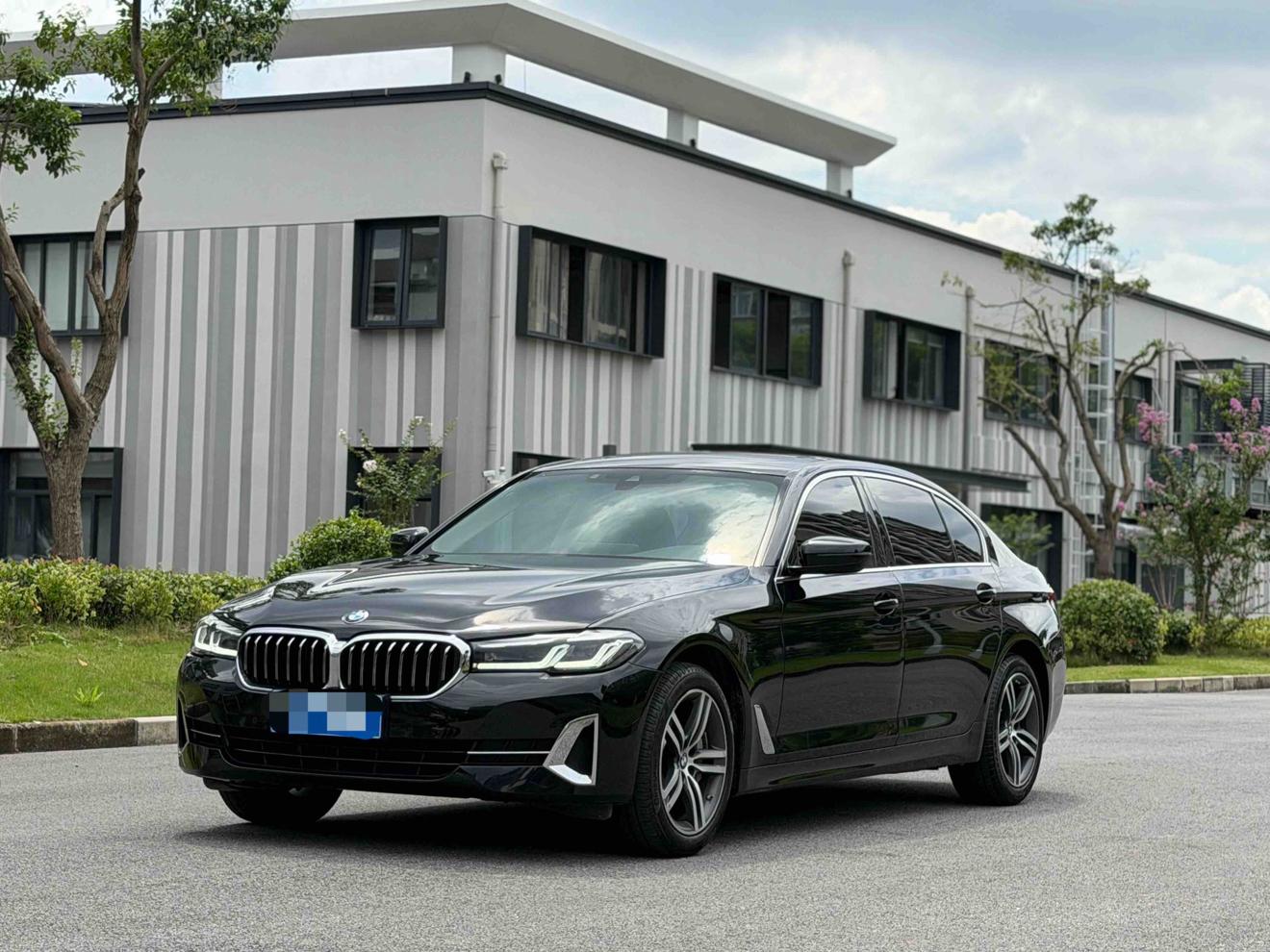 BMW 5 Series Leading Luxury Package (2L) 2023