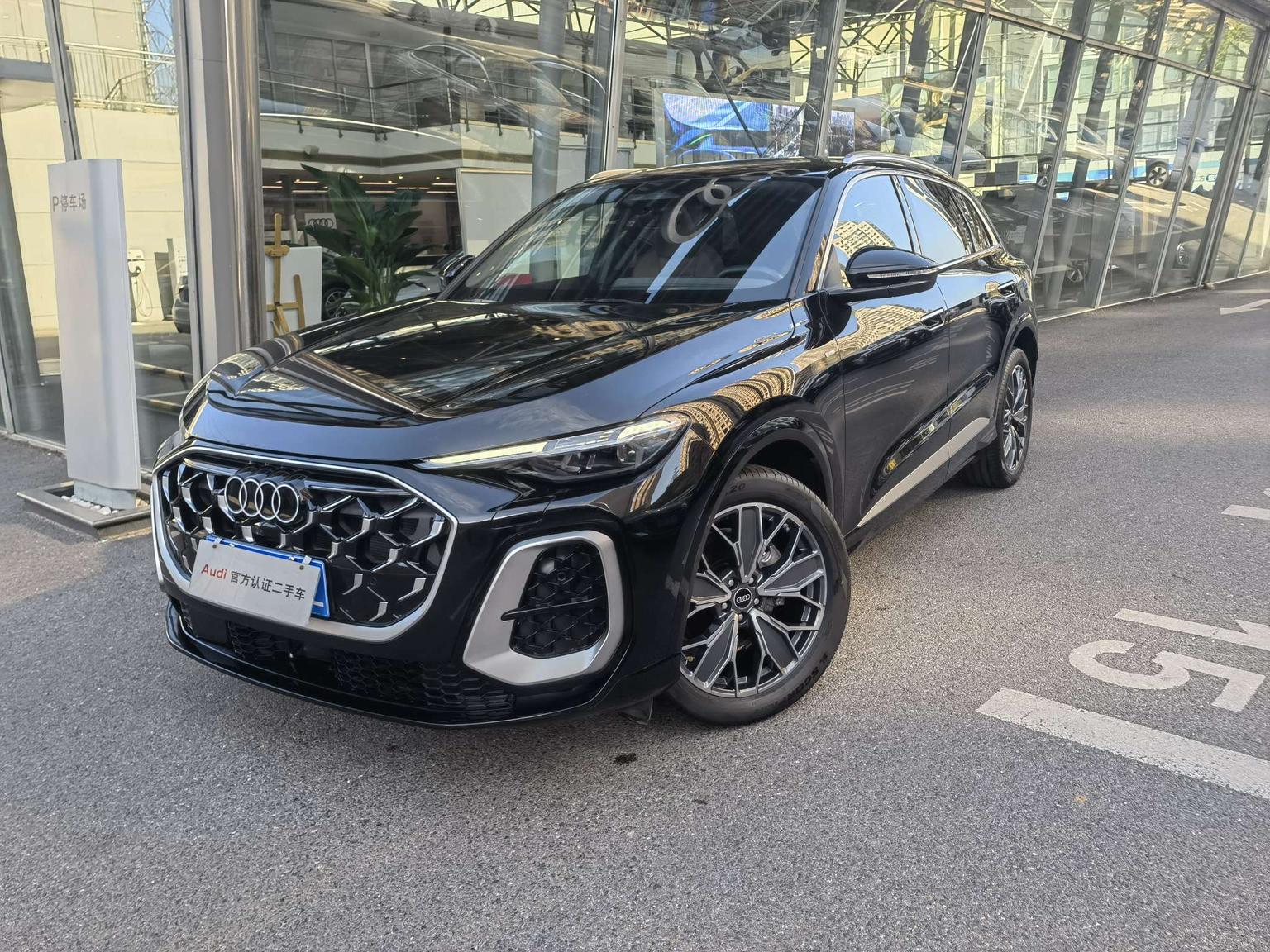 Audi Q5L Hybrid Luxury 2025