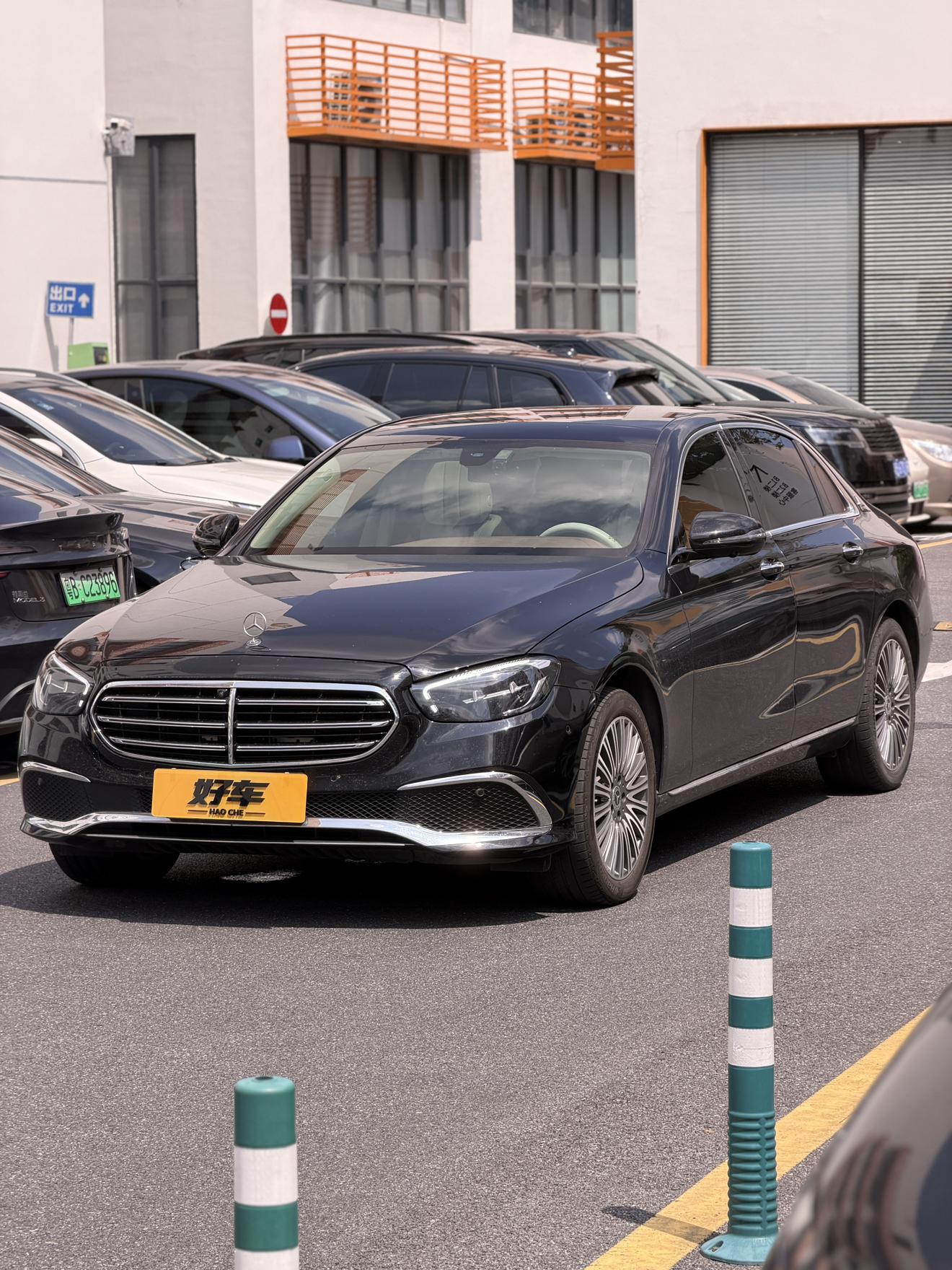 Mercedes Class-E Luxury Sedan (2L) 2022