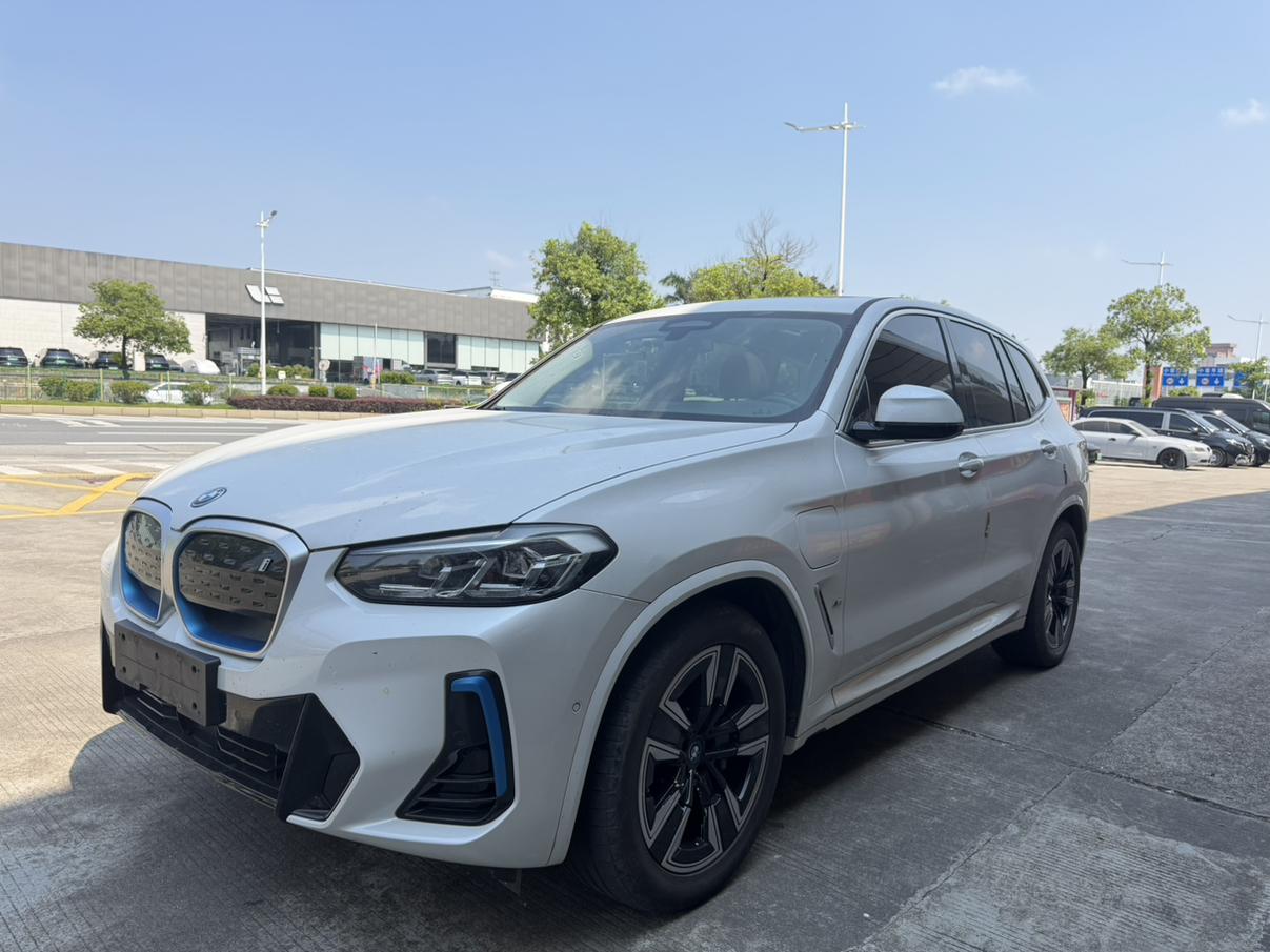 BMW X3 Leading Facelift (AAA6) 2022