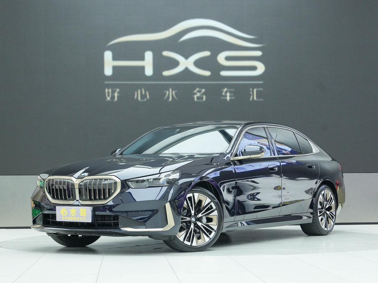 BMW 5 Series Deluxe Luxury Package (2L) 2025