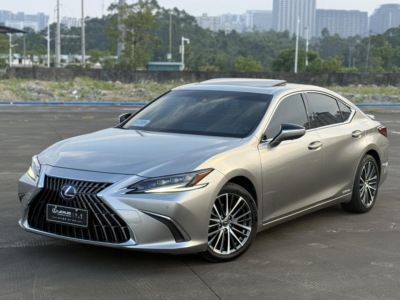 Lexus ES 300h Supreme (2.5L) 2022