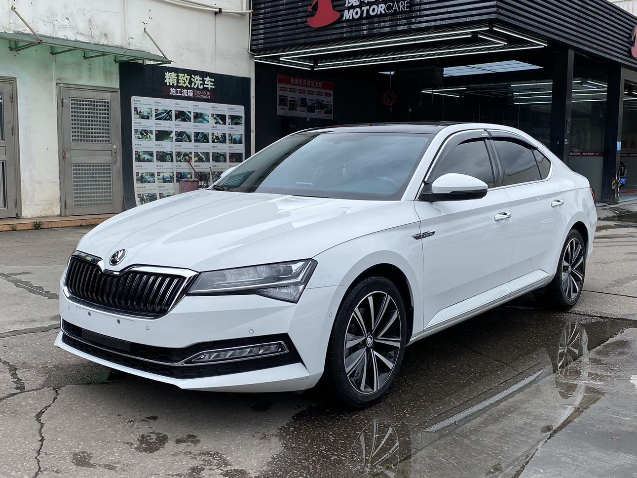 Skoda Superb 280 TSI DSG Prestige (1.4L) 2022