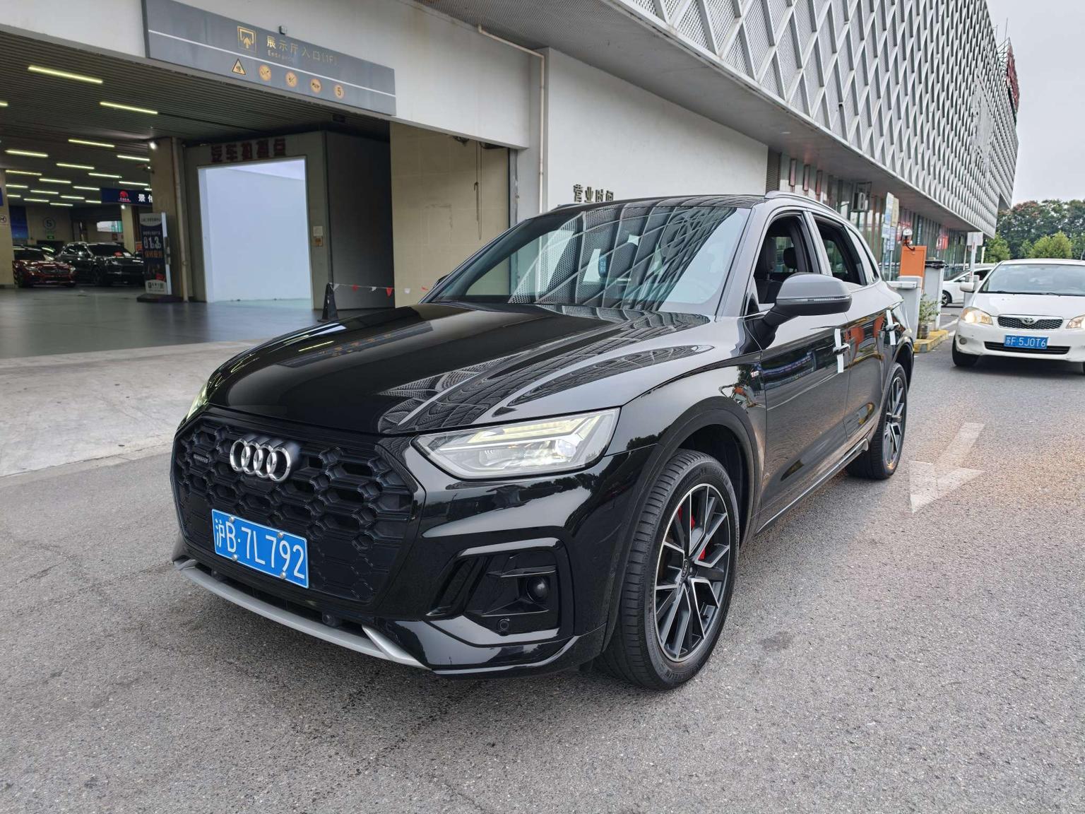 Audi Q5L Luxury Sport Edition (2L) 2024